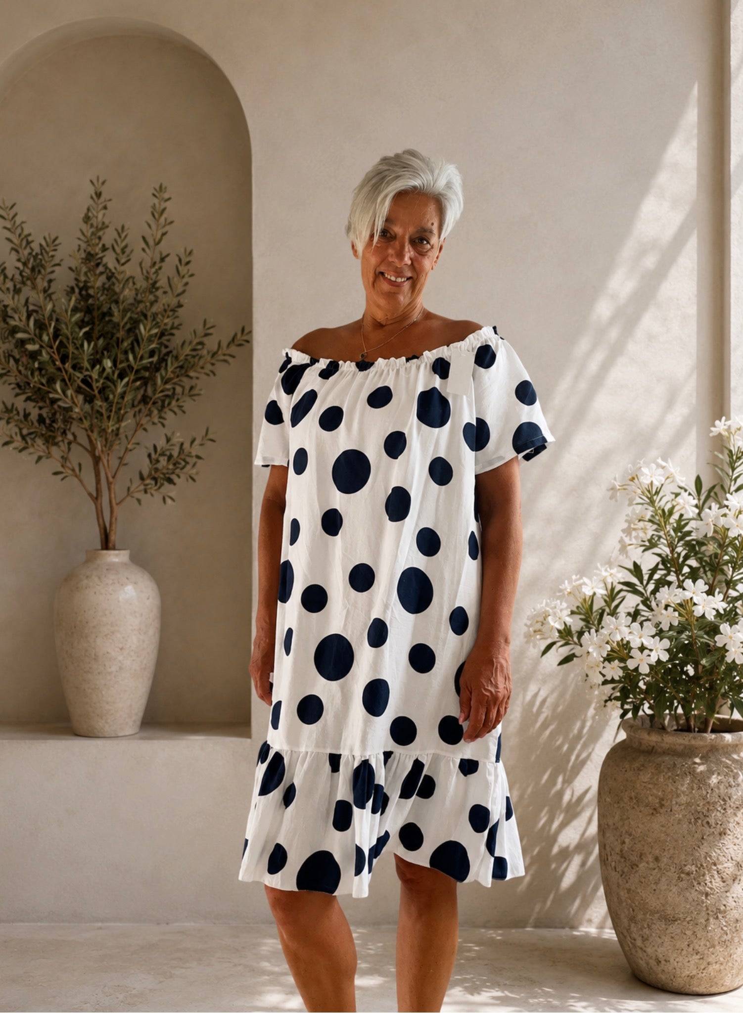 Off-shoulder stippenjurk